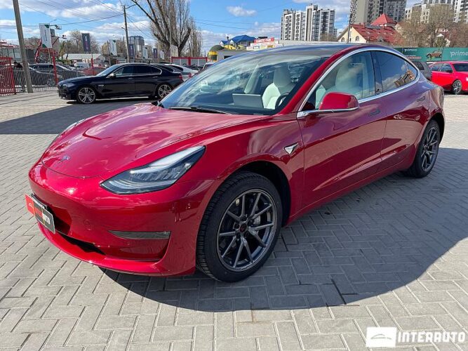 Tesla Model 3 2020 doar la InterAuto