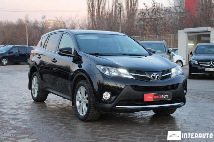 Toyota Rav-4 2013 doar la InterAuto
