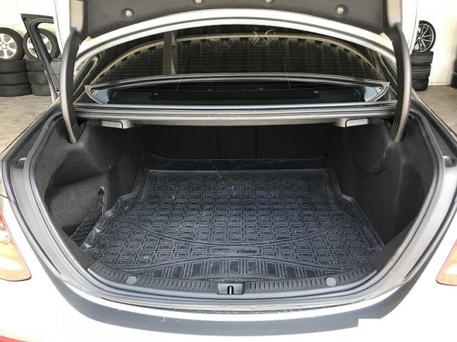 Mercedes E 220 51 mercedes E 220 2016