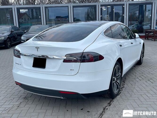 tesla Model S 2013