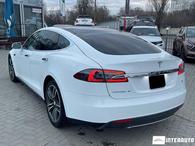 tesla Model S 2013