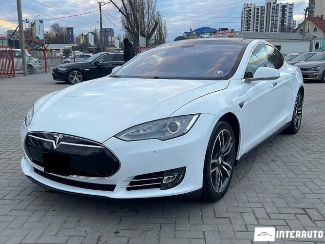 tesla Model S 2013