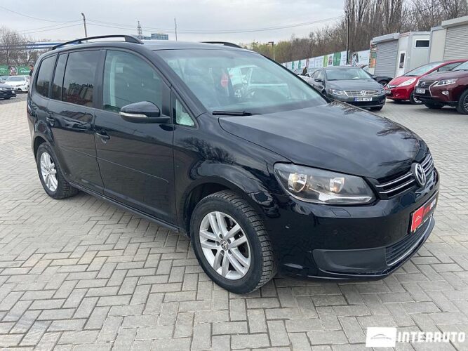 Volkswagen Touran 2015 doar la InterAuto