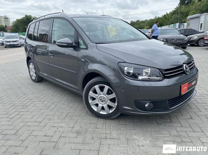 Volkswagen Touran 2014 doar la InterAuto