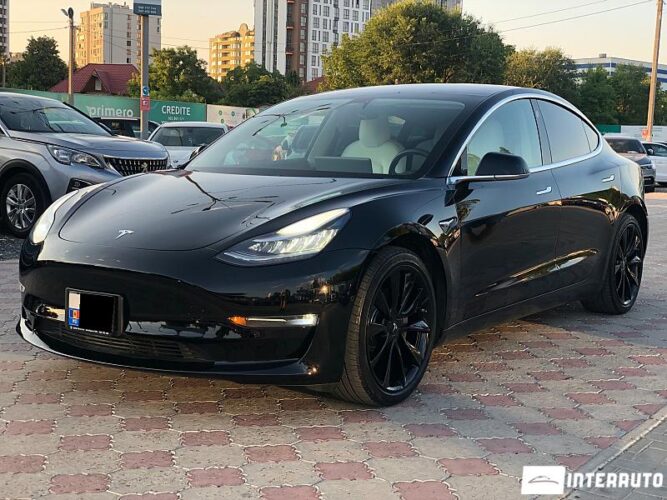 Tesla Model 3 2019 doar la InterAuto