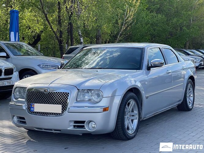 Chrysler 300C 2004 doar la InterAuto