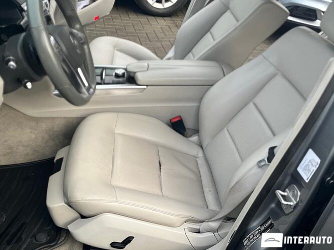 Mercedes E 220 32 mercedes E 220 2013