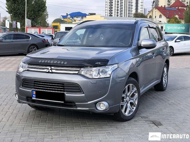 Mitsubishi Outlander 2013 doar la InterAuto