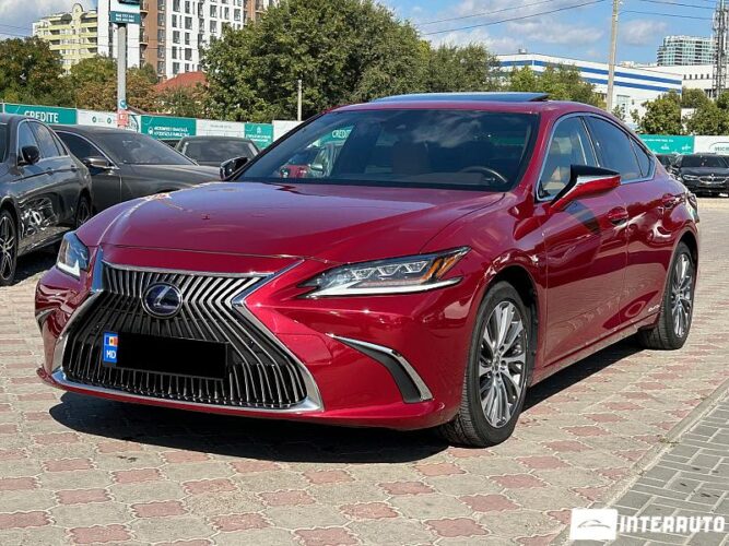 Lexus ES 300h 2018 doar la InterAuto