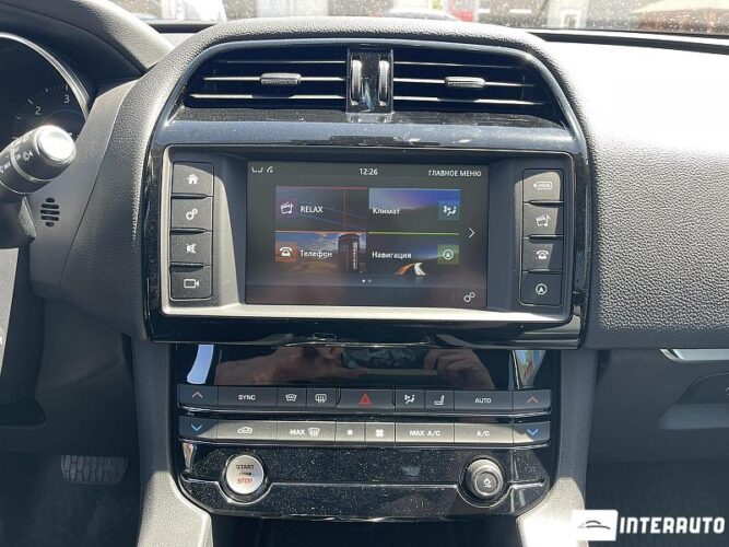 Jaguar F-Pace 42 jaguar F-Pace 2016