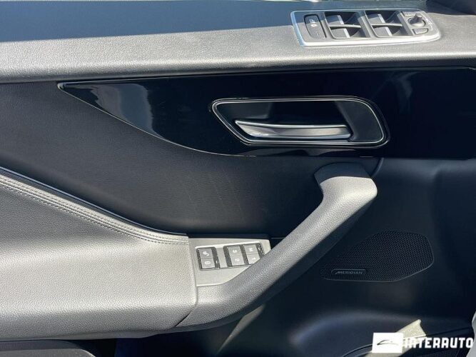 Jaguar F-Pace 36 jaguar F-Pace 2016