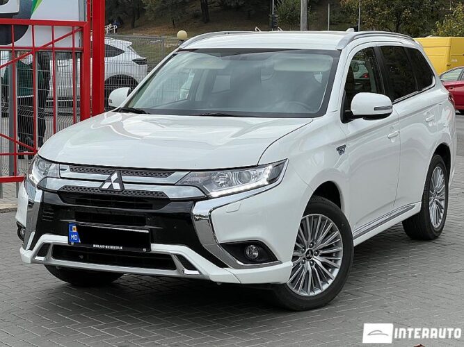 Mitsubishi Outlander 2020 doar la InterAuto
