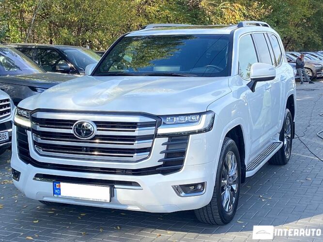 Toyota Land Cruiser 2022 doar la InterAuto