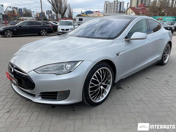 Tesla Model S 2013 doar la InterAuto