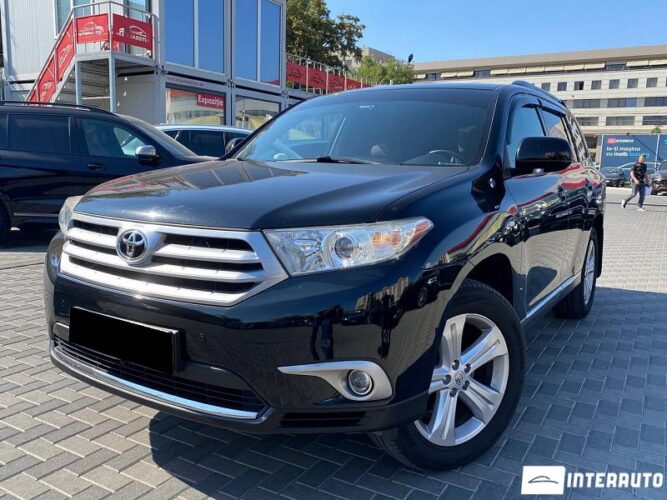 Toyota Highlander 2011 doar la InterAuto