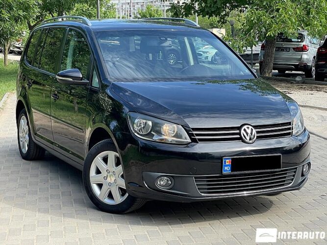 Volkswagen Touran 2013 doar la InterAuto