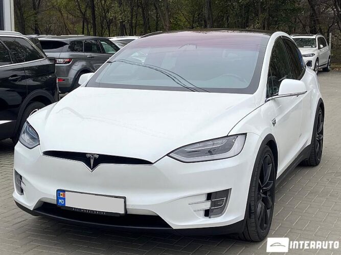 Tesla Model X 2017 doar la InterAuto