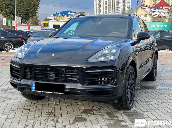 Porsche Cayenne E-Hybrid 2019 doar la InterAuto