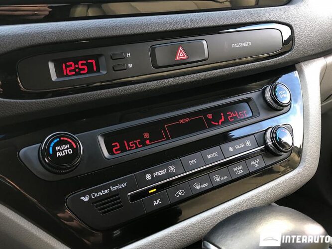 Kia Carnival 41 kia Carnival 2017