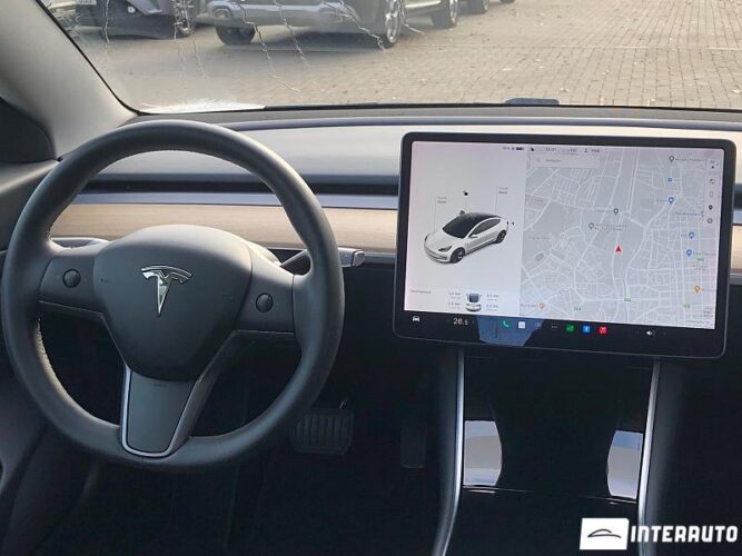 tesla Model 3 2020