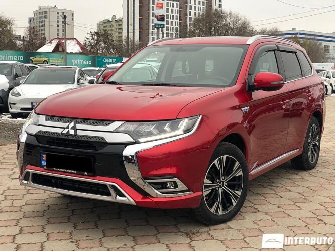 Mitsubishi Outlander 2021 doar la InterAuto