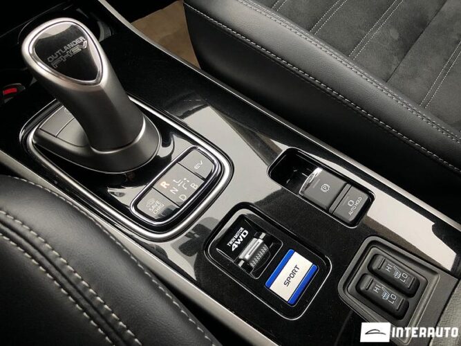 mitsubishi Outlander 2021