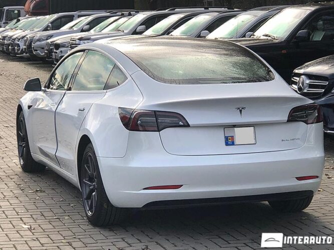 tesla Model 3 2020