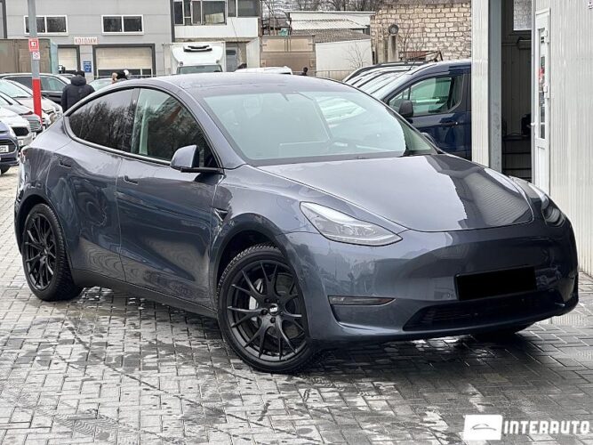 Tesla Model Y 2022 doar la InterAuto