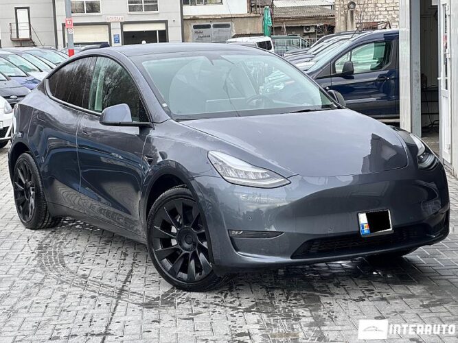 Tesla Model Y 2022 doar la InterAuto
