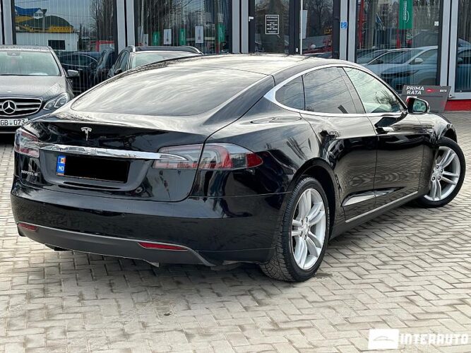 tesla Model S 2014