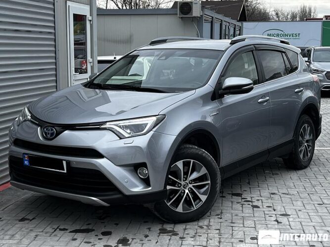 Toyota Rav-4 2017 doar la InterAuto