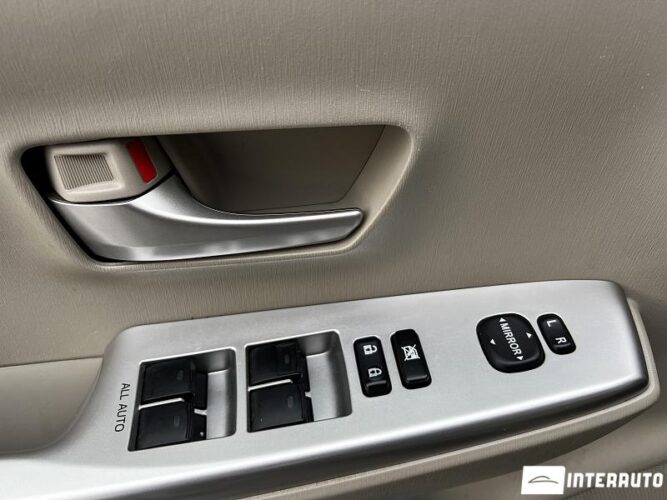 toyota Prius Plus / V 2012