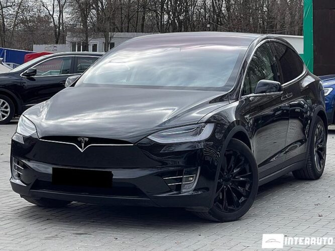Tesla Model X 2018 doar la InterAuto
