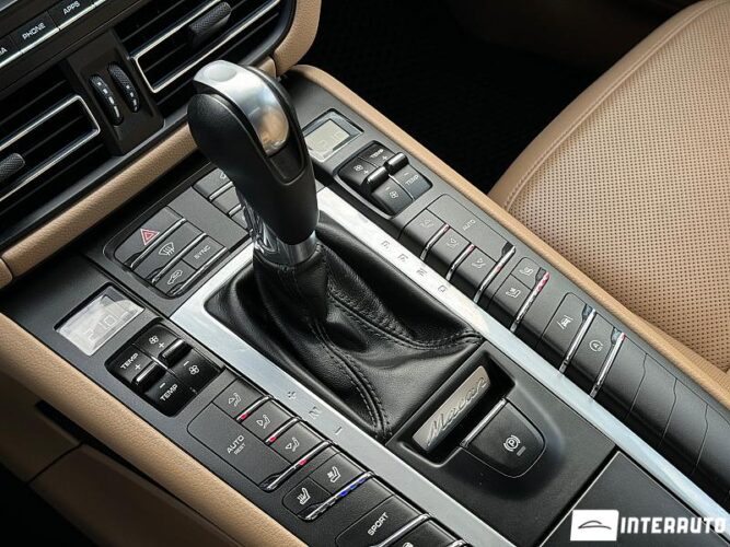 Porsche Macan 51 porsche Macan 2019