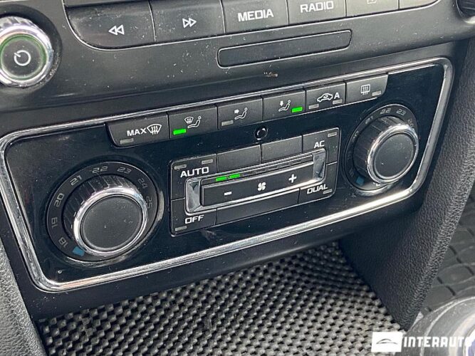 Skoda Superb 40 skoda Superb 2009