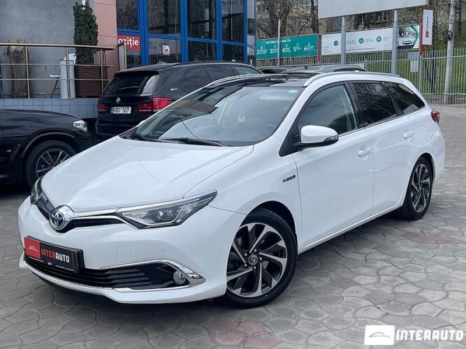 Toyota Auris 2015 doar la InterAuto