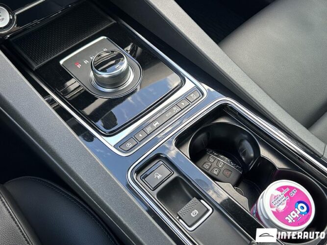 Jaguar F-Pace 46 jaguar F-Pace 2018