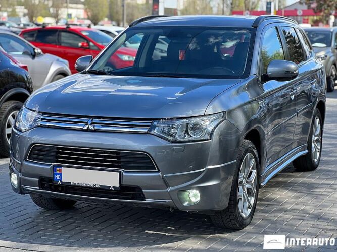 Mitsubishi Outlander 2013 doar la InterAuto