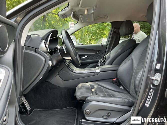 Mercedes GLC 220d 36 mercedes GLC 220d 2020