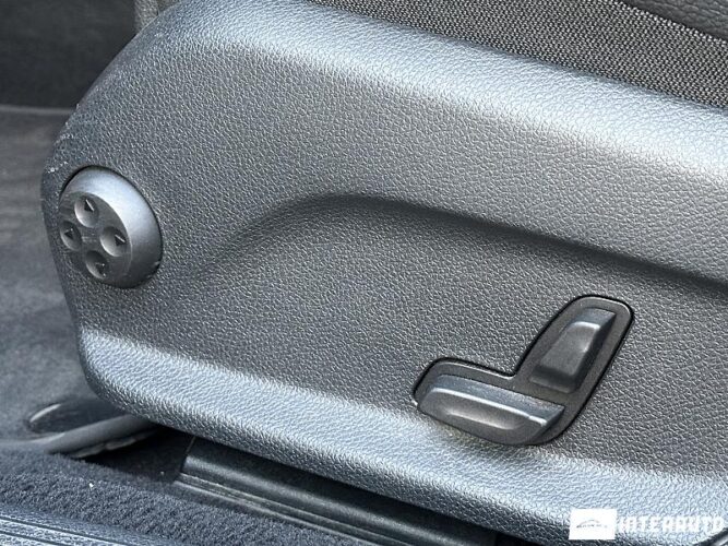 Mercedes E 220 61 mercedes E 220 2021