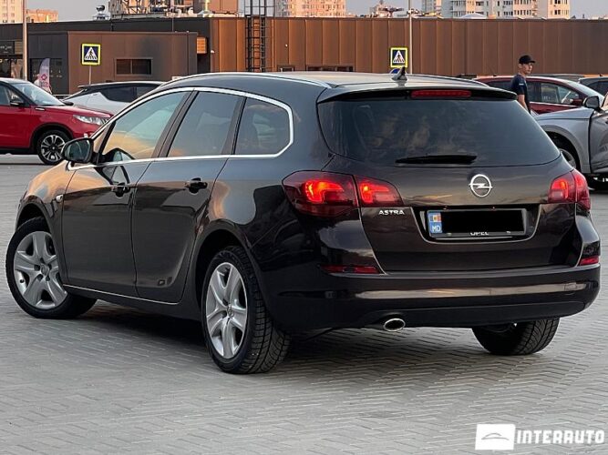 opel Astra 2012