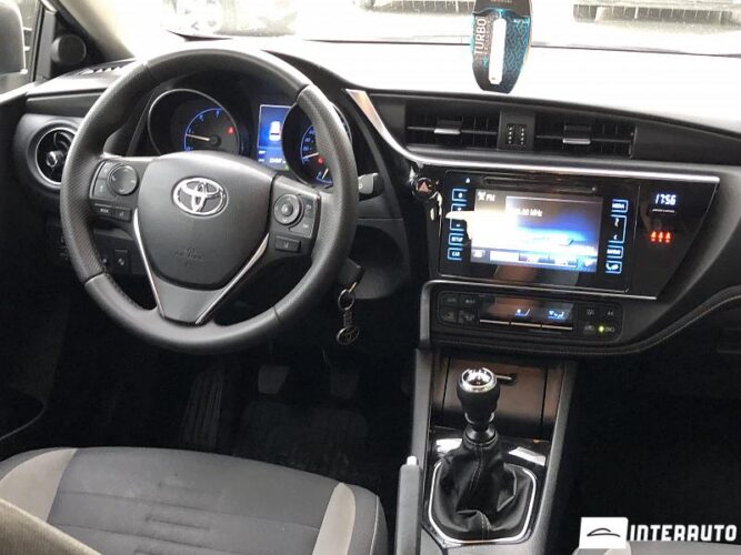 toyota Auris 2017