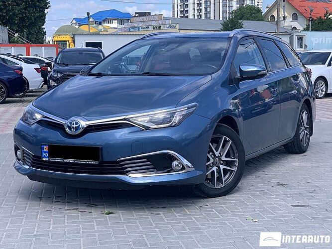 Toyota Auris 2015 doar la InterAuto