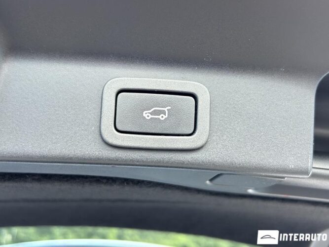 Jaguar F-Pace 51 jaguar F-Pace 2016