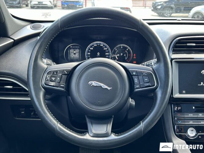 Jaguar F-Pace 42 jaguar F-Pace 2016