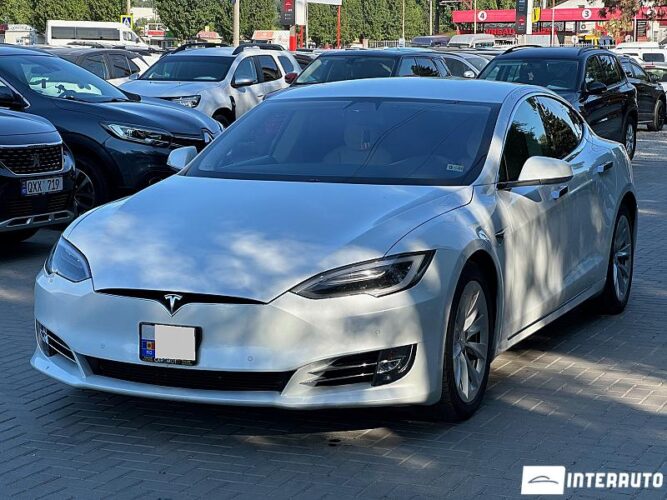 Tesla Model S 2017 doar la InterAuto