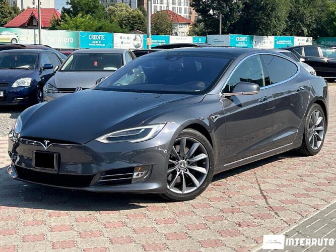 Tesla Model S 2016 doar la InterAuto