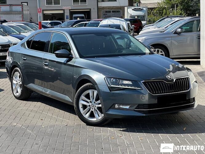 Skoda Superb 2016 doar la InterAuto