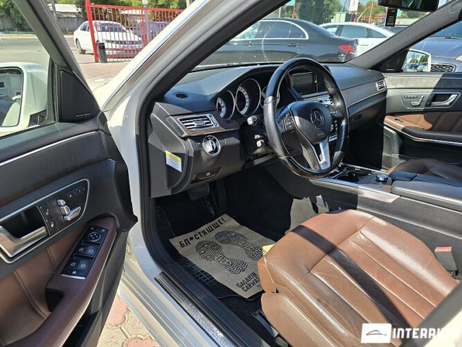 Mercedes E 250 41 mercedes E 250 2013