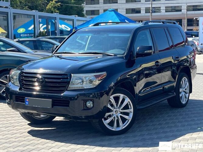 Toyota Land Cruiser 2015 doar la InterAuto
